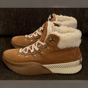 Sorel Women's Out N About lll Conquest Boots Camel Brown Color Size- 9